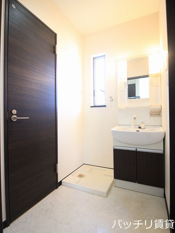 洗面設備　同型タイプの為現状優先