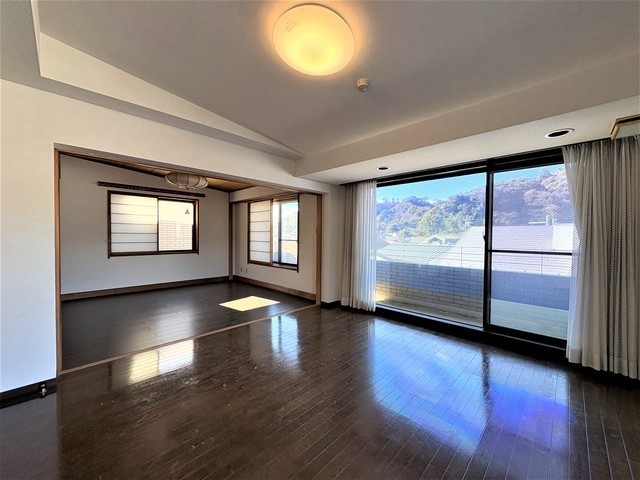 居室・リビング　リビング　照明は残置物です