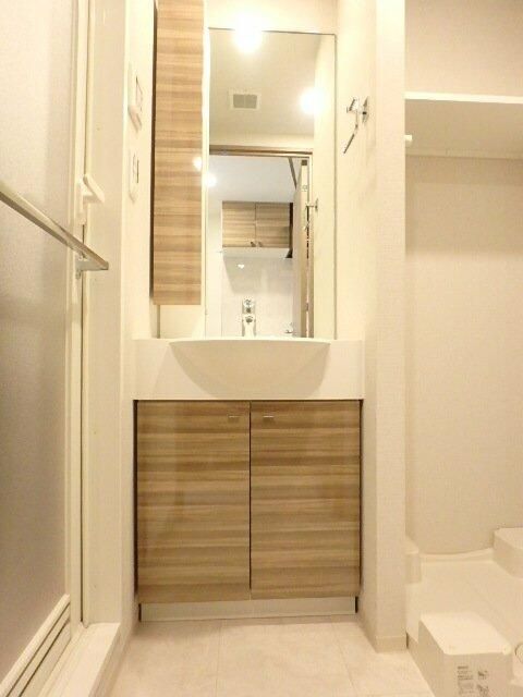 洗面設備　コンパクトで使いやすいお風呂です