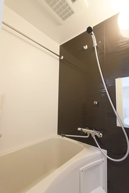 バス・シャワールーム　雨の日でも安心の浴室乾燥機付きです♪