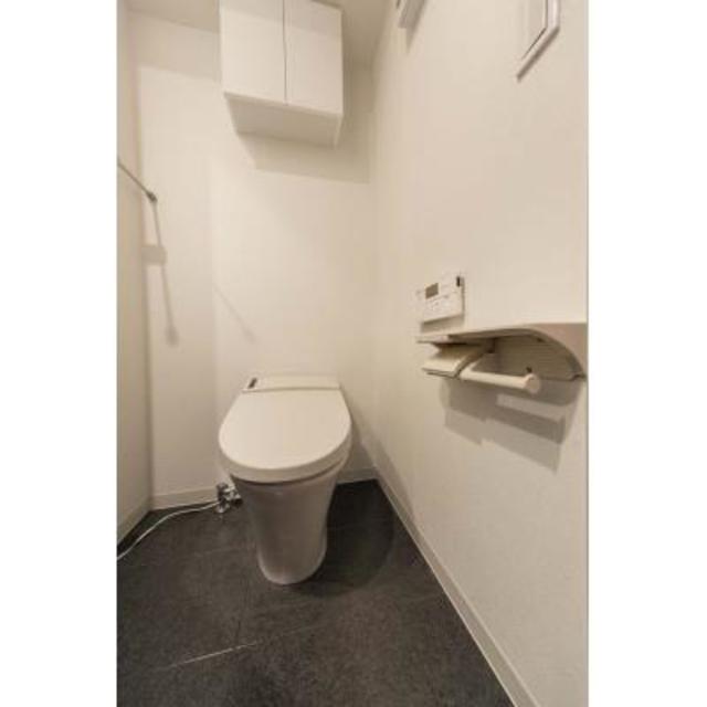 トイレ　※写真は同タイプ住戸です。