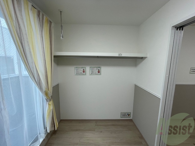 収納　こちらはオープンクローゼットです。荷物などはこちらにどうぞ。