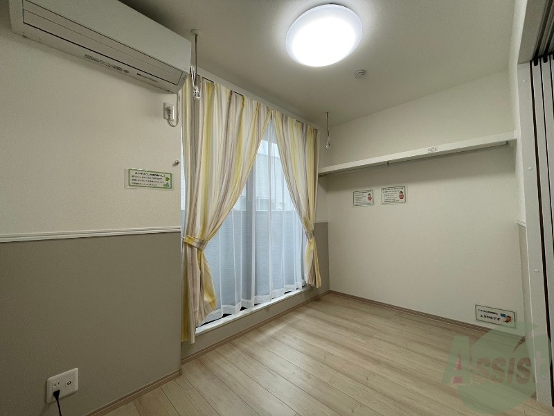 その他部屋・スペース　こちらは約４帖の洋室です。ちょうどいいスペースですね。