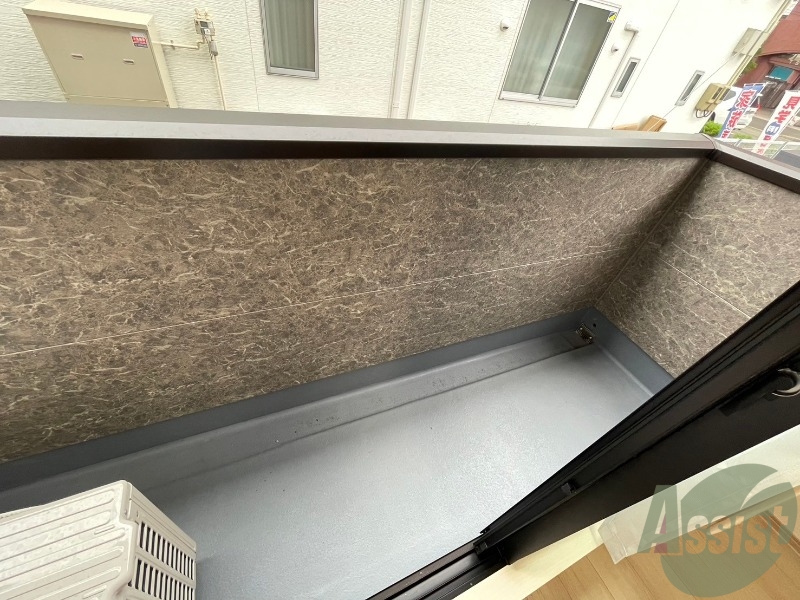 バルコニー　バルコニーは長さも幅もちょうどいい広さでした。