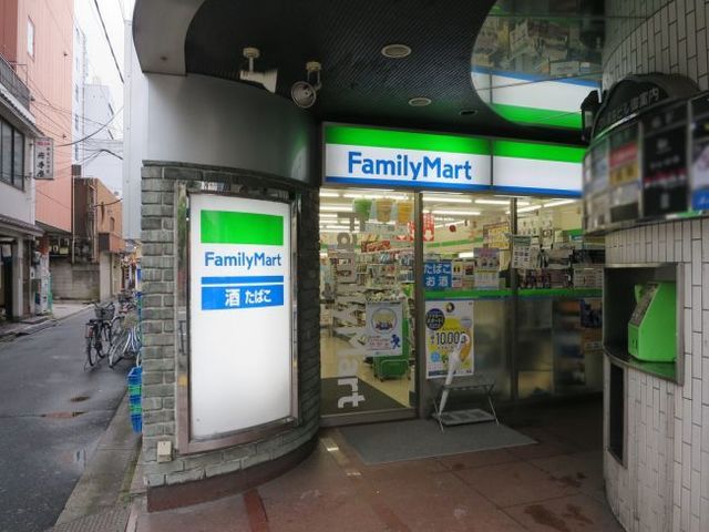 コンビニ　ファミリーマート湯島駅前店（コンビニ）まで130m