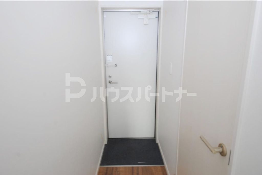 玄関　リフォーム中のお写真です。