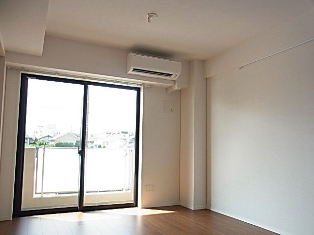 居室・リビング　★洋室日当たり良好★