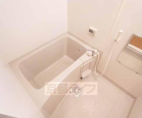 バス・シャワールーム　浴室乾燥機付きのお風呂です。