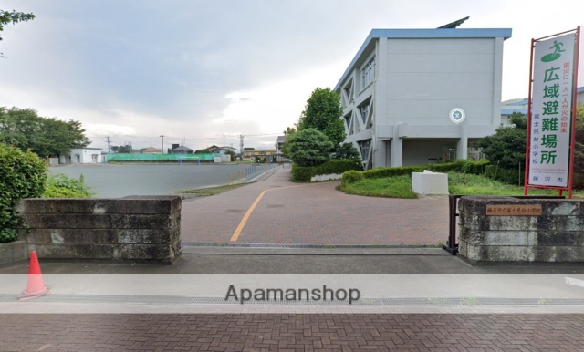小学校　藤沢市立富士見台小学校（小学校）まで671m