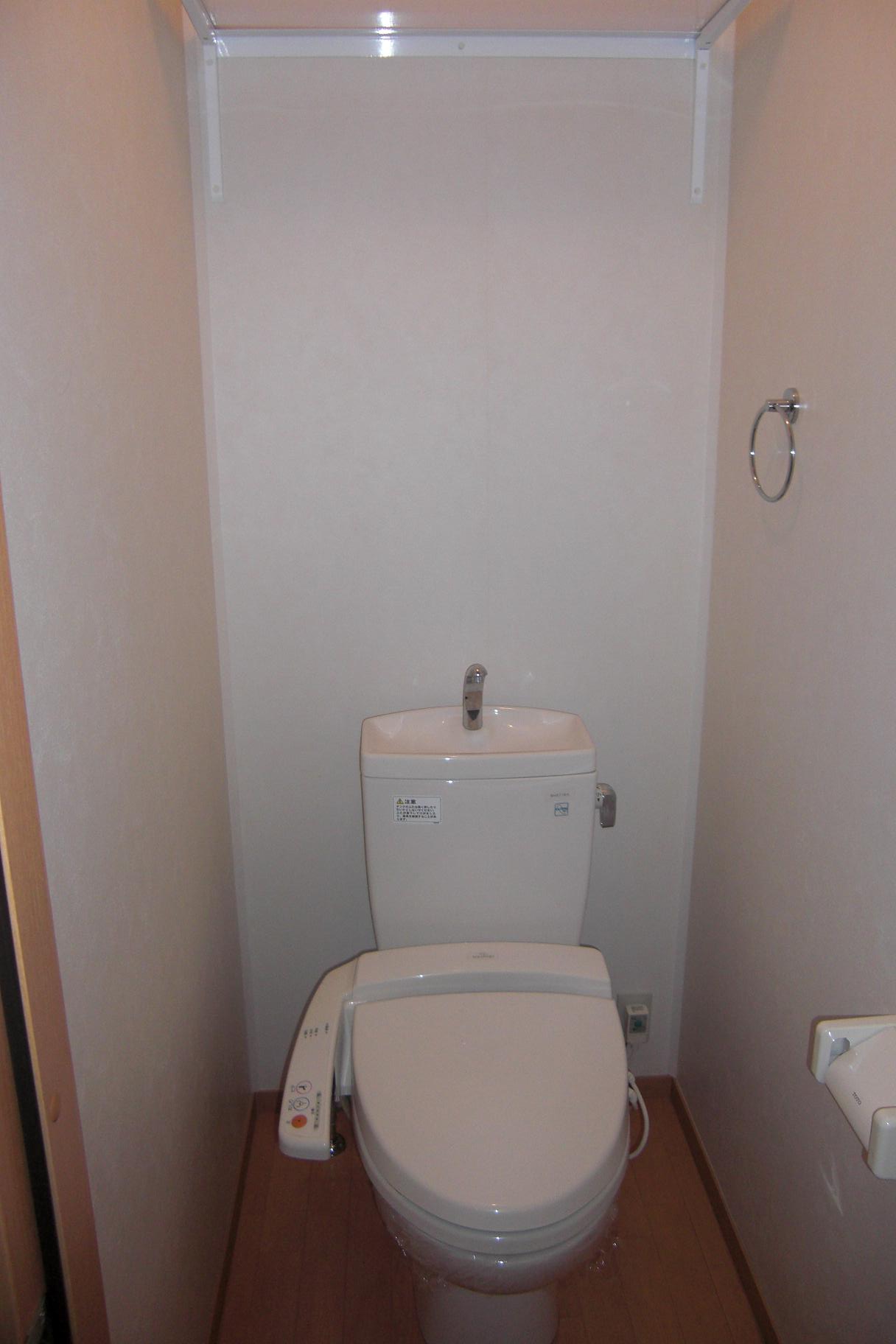 トイレ　ウォシュレットトイレ付きです。