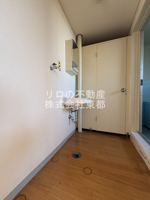 その他　洗濯機置き場は室内にあるので雨に濡れる心配はありません。