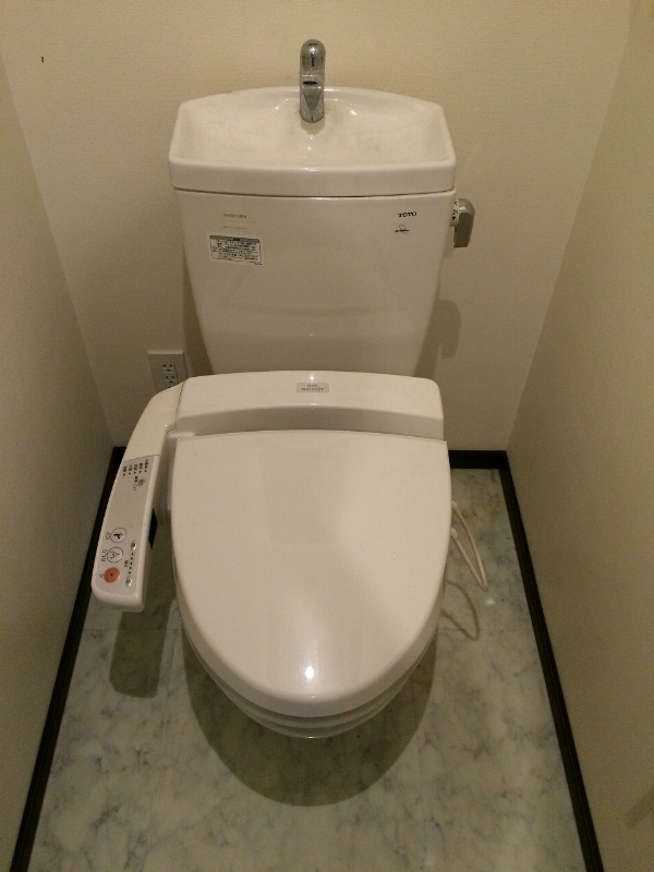 トイレ　※別部屋のお写真になります