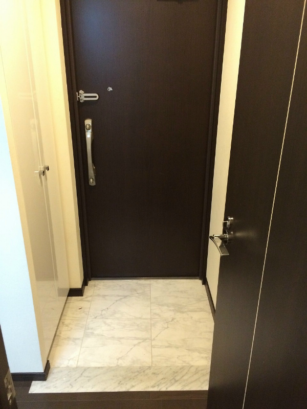 玄関　※別部屋のお写真になります