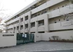 小学校　吹田市立北山田小学校（小学校）まで823m