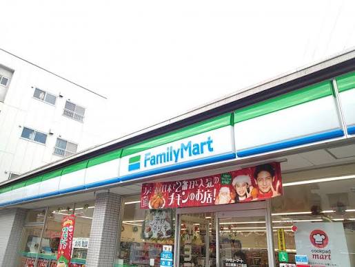 コンビニ　ファミリーマート足立綾瀬三丁目店（コンビニ）まで192m
