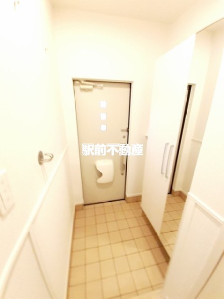 玄関　※類似物件の写真です。