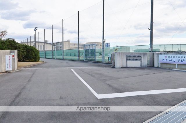 中学校　富岡東中学校・富岡東高等学校（中学校）まで709m