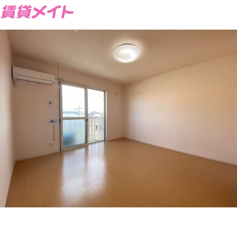 居室・リビング　同物件別部屋の写真