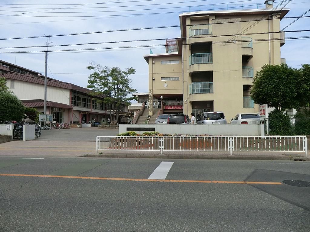 小学校　越谷市立千間台小学校（小学校）まで1110m