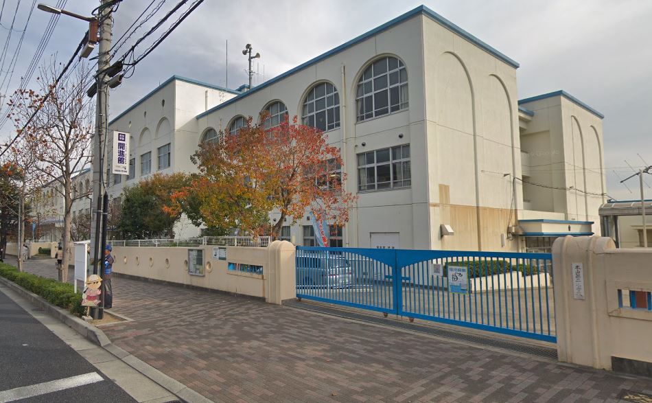 小学校　神戸市立本山第二小学校（小学校）まで778m