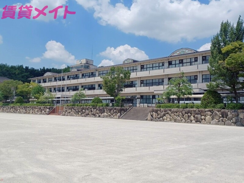 中学校　朝日町立朝日中学校（中学校）まで1684m