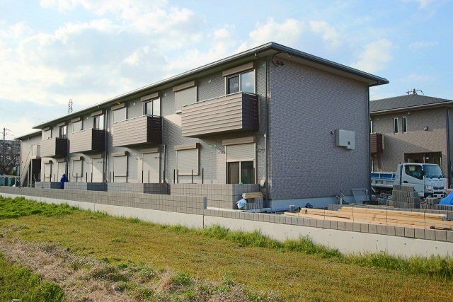 建物外観　２階建てのスマートな建物です。
