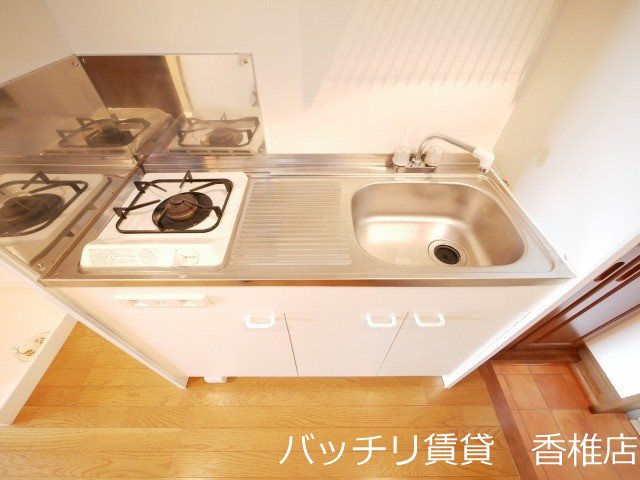 キッチン　別部屋写真の為現状を優先致します。