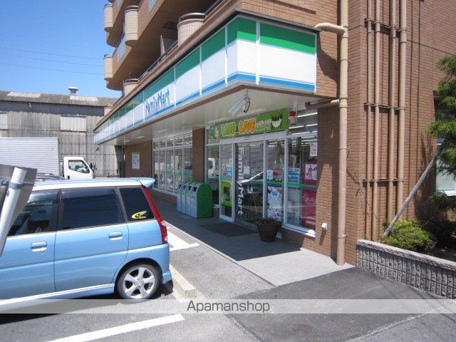 コンビニ　ファミリーマート（コンビニ）まで206m