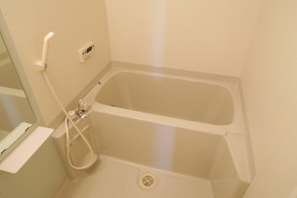 バス・シャワールーム　※同建物の別のお部屋の写真です。