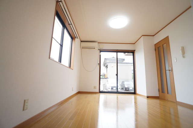 居室・リビング　別部屋の参考写真です。
