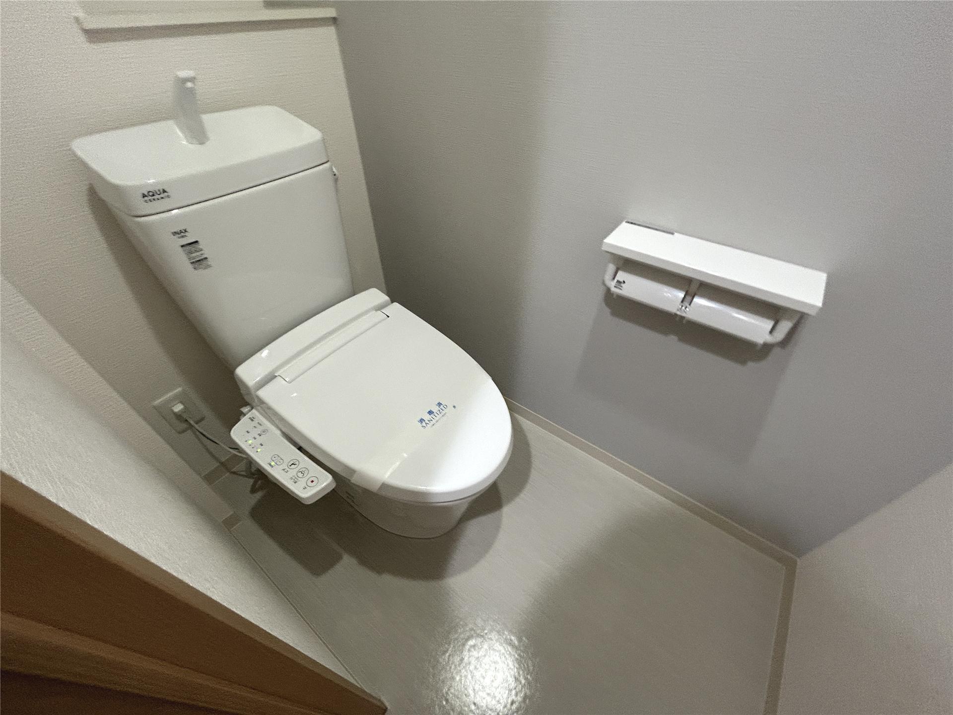トイレ　温水洗浄便座付きのトイレです