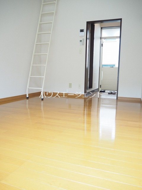 居室・リビング　明るい洋室です。