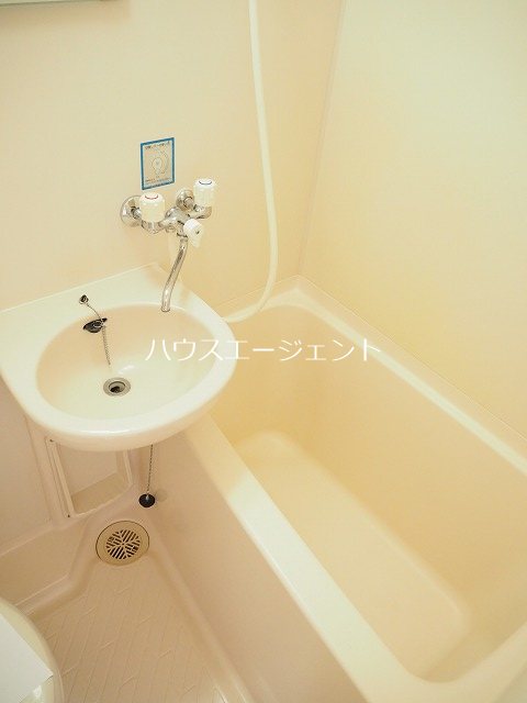 バス・シャワールーム　3点ユニット。お掃除が楽です。