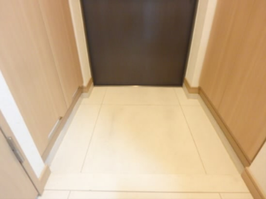 玄関　別部屋同タイプのお写真から物件の雰囲気をご参考くださいませ。