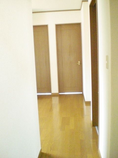 マロンクラッセE棟の玄関写真