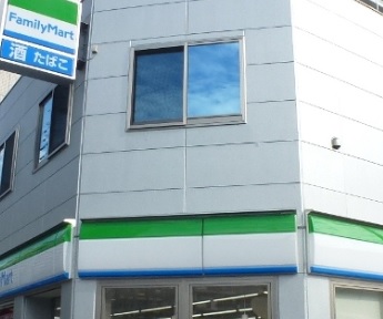 コンビニ　ファミリーマート（コンビニ）まで125m