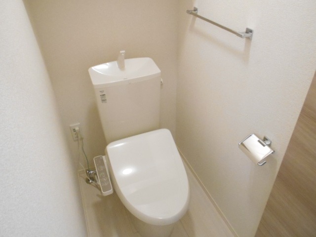 遠州鉄道 新浜松駅 徒歩43分 2階建 築8年のトイレ写真