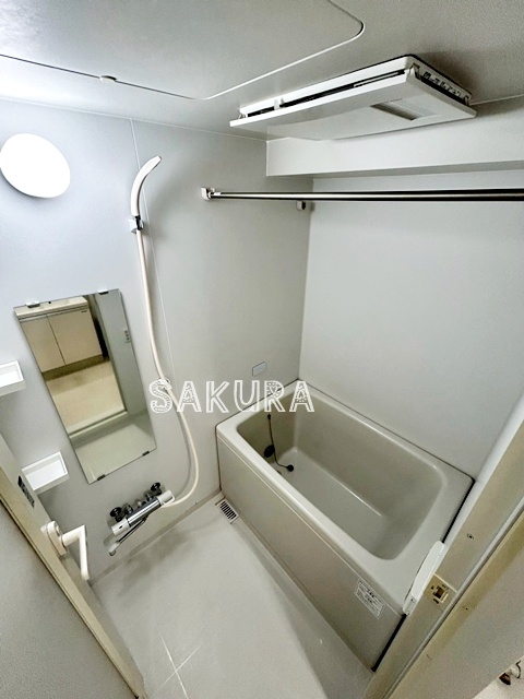 バス・シャワールーム　雨の日でも安心の浴室乾燥機付きです♪