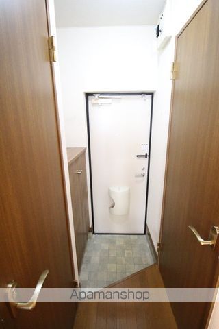 地下鉄南北線 北３４条駅 徒歩7分 3階建 築23年の玄関写真