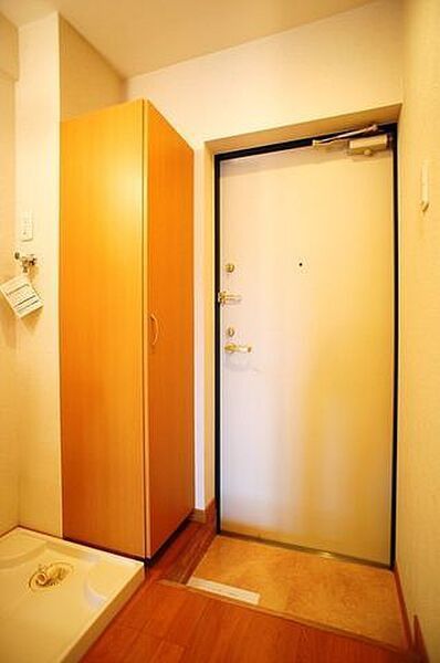 玄関　（別タイプ参考写真）TRADIS NIPPORI.S　荒川区
