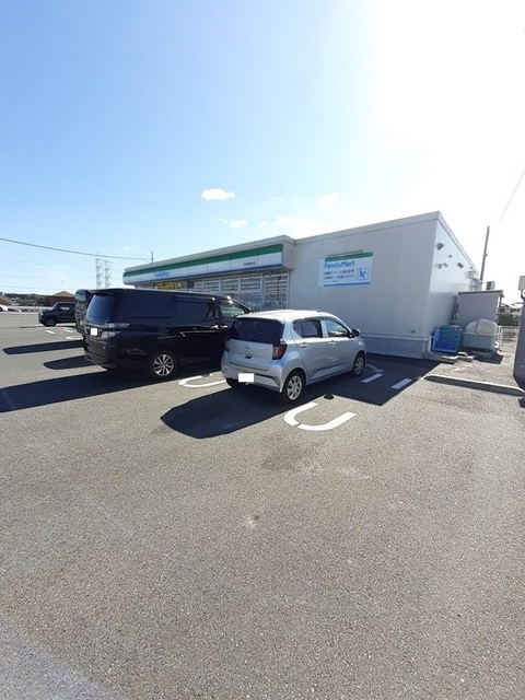 コンビニ　ファミリーマート宇部妻崎開作店（コンビニ）まで550m