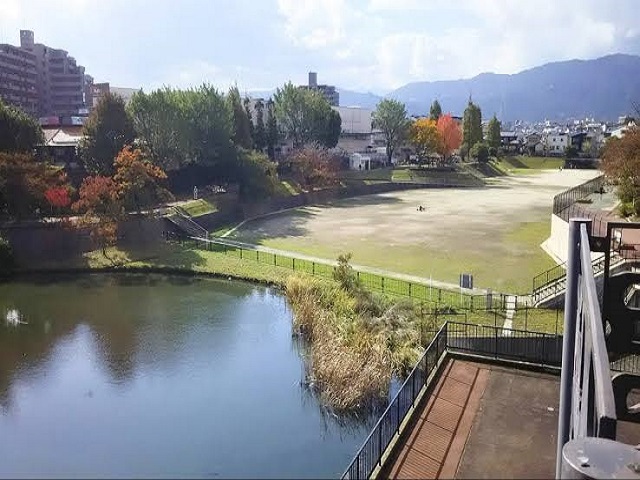 【イストワール寺塚の公園】