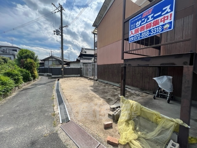 【交野市郡津のアパートの駐車場】