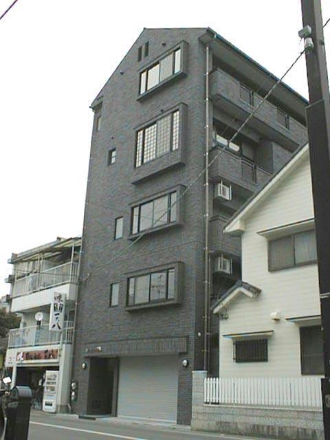 【シャイングレード岩田の建物外観】