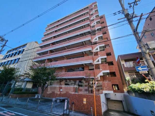 京都市下京区本燈籠町のマンションの建物外観