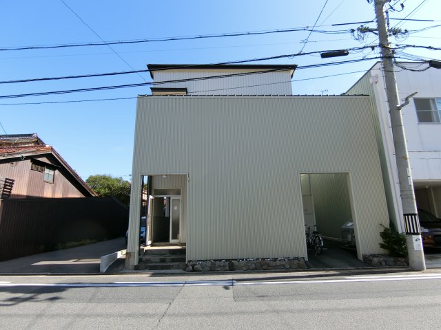 米子市岩倉町のアパートの建物外観