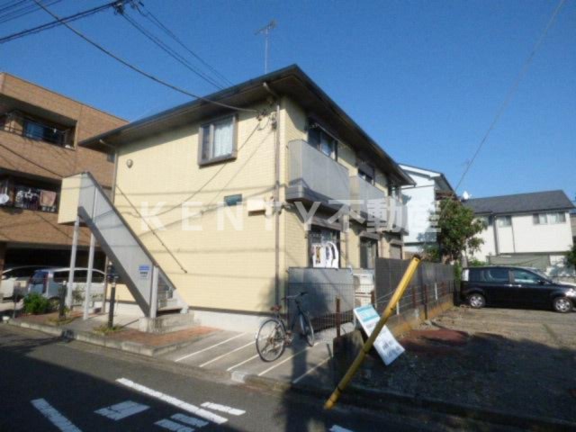 横浜市鶴見区江ケ崎町のアパートの建物外観