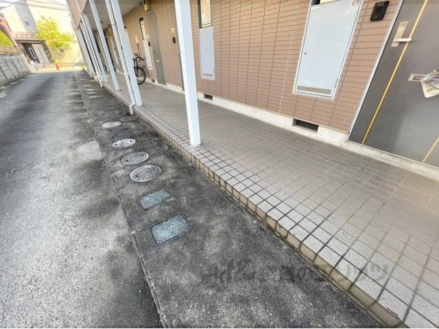 【大和郡山市額田部北町のアパートのロビー】