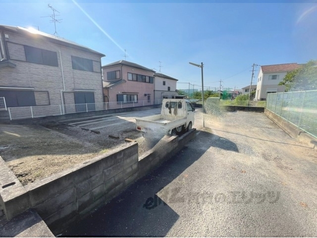 【大和郡山市額田部北町のアパートの駐車場】