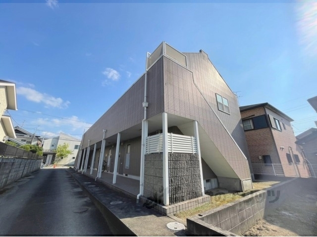 【大和郡山市額田部北町のアパートの建物外観】